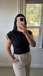 Load image into Gallery viewer, Gia Pleated Top / Black

