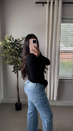 Load image into Gallery viewer, Signature Scoop Top / Black
