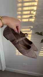 Load image into Gallery viewer, Pointed Toe Dressy Flats
