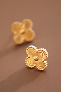 Clover Studs / Gold