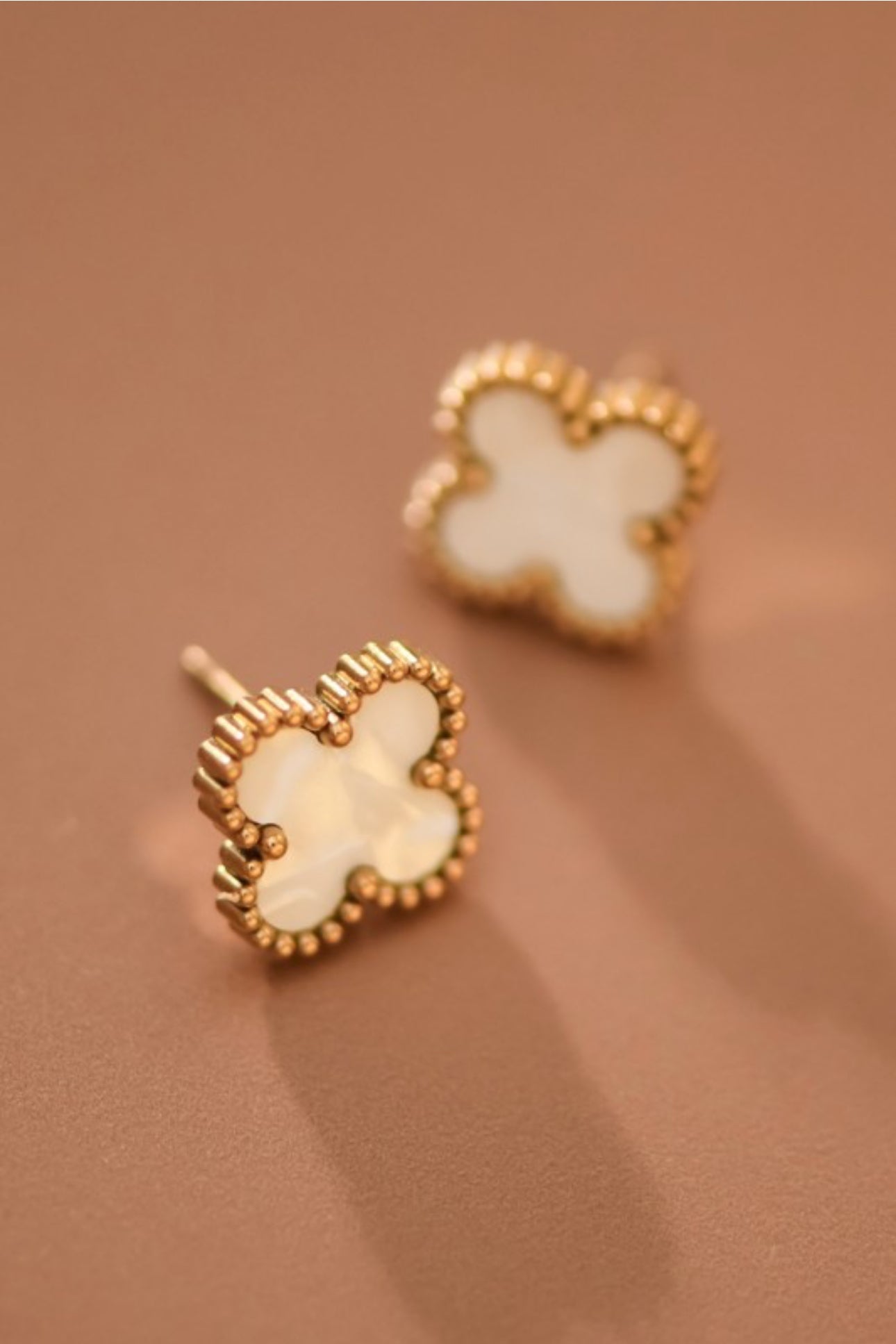 Clover Studs / White