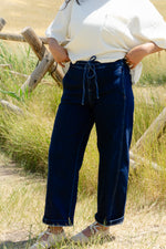 Load image into Gallery viewer, Rowan Slouchy Barrel Jeans
