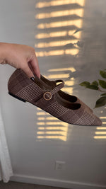 Load image into Gallery viewer, Pointed Toe Dressy Flats
