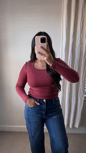 Signature Scoop Top / Burgundy