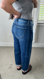 Load image into Gallery viewer, Juno Barrel Jeans / Dark Denim
