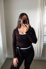 Load image into Gallery viewer, Wrap Top / Black
