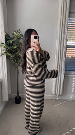 Load image into Gallery viewer, Coco Sweater Top / Brown
