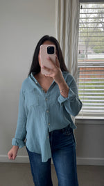 Load image into Gallery viewer, Brooke Button Down Shirt / Blue
