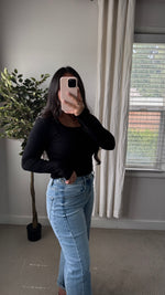 Load image into Gallery viewer, Signature Scoop Top / Black
