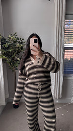 Load image into Gallery viewer, Coco Sweater Top / Brown
