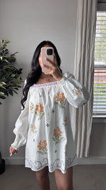Load image into Gallery viewer, Petal Stitch Mini
