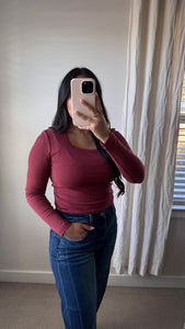 Signature Scoop Top / Burgundy