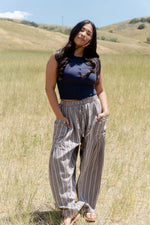 Load image into Gallery viewer, Weekend Escape Pants

