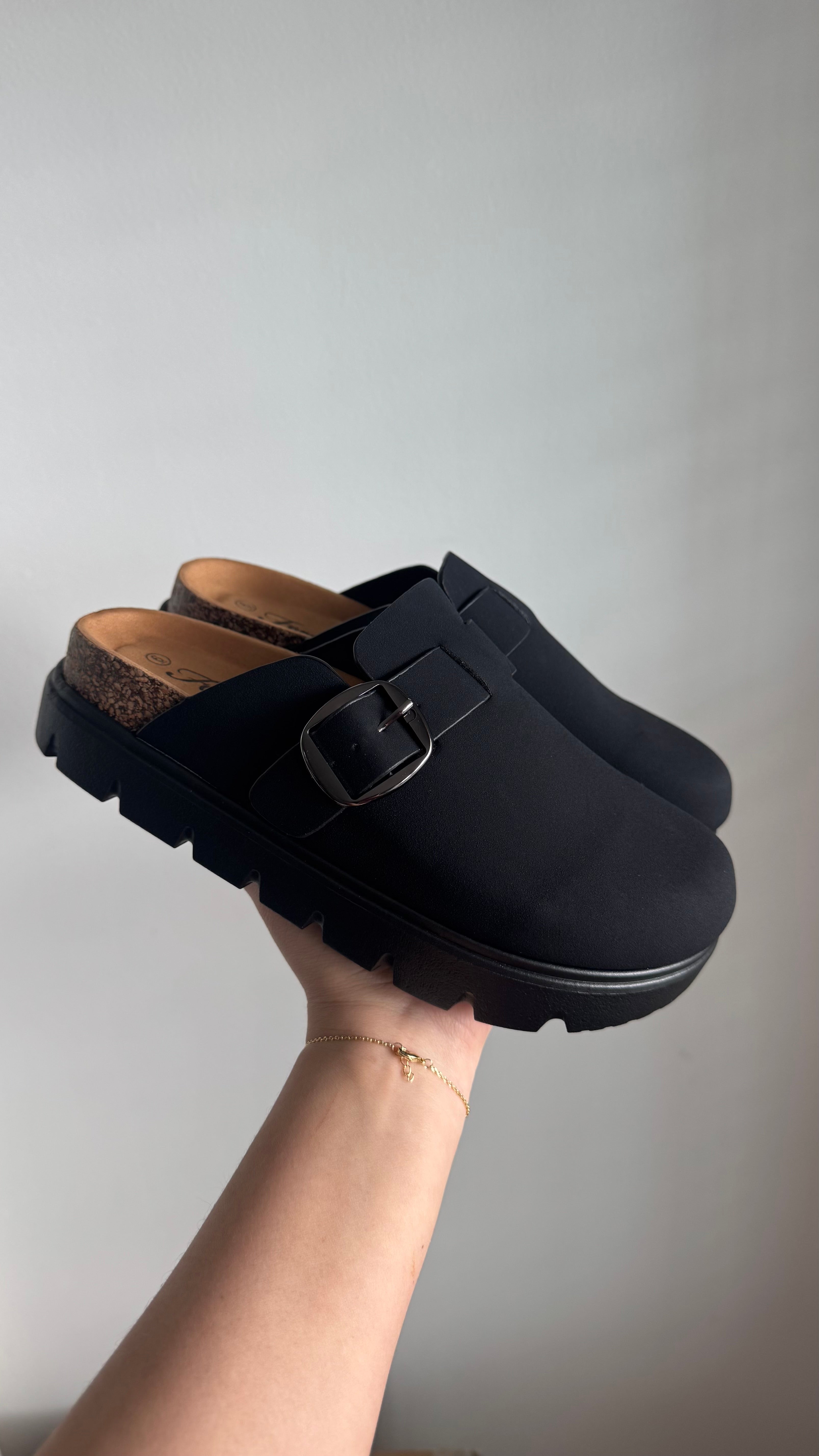 Platform Clogs / Black